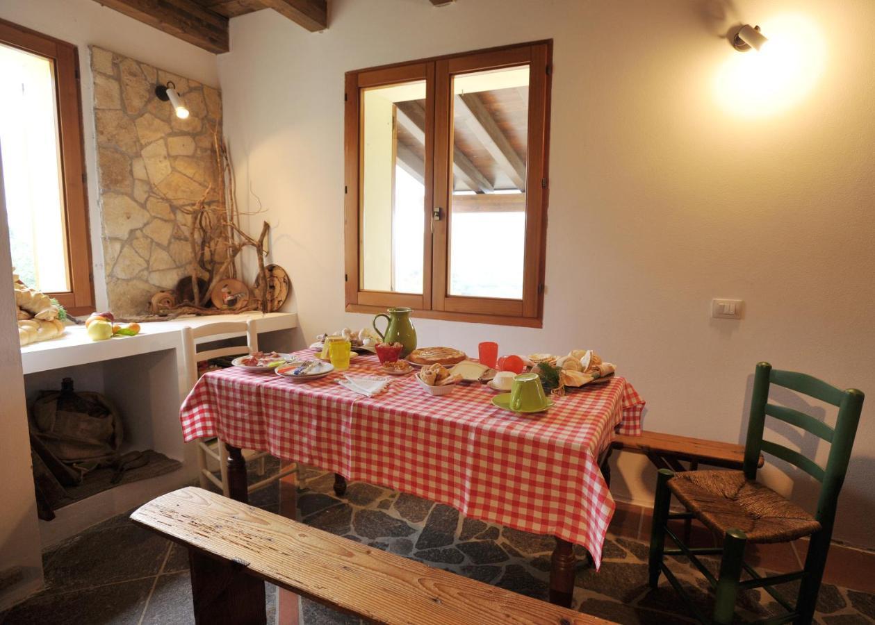 Lierus B&B Gonnosfanàdiga Exterior foto